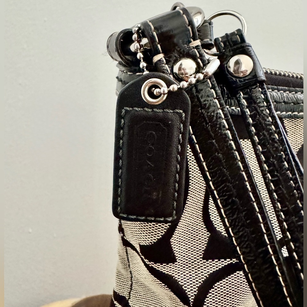 NWOT Coach Black Grey Signature C Canvas Stripe Shoulder Bag F13674 - Picture 2 of 5
